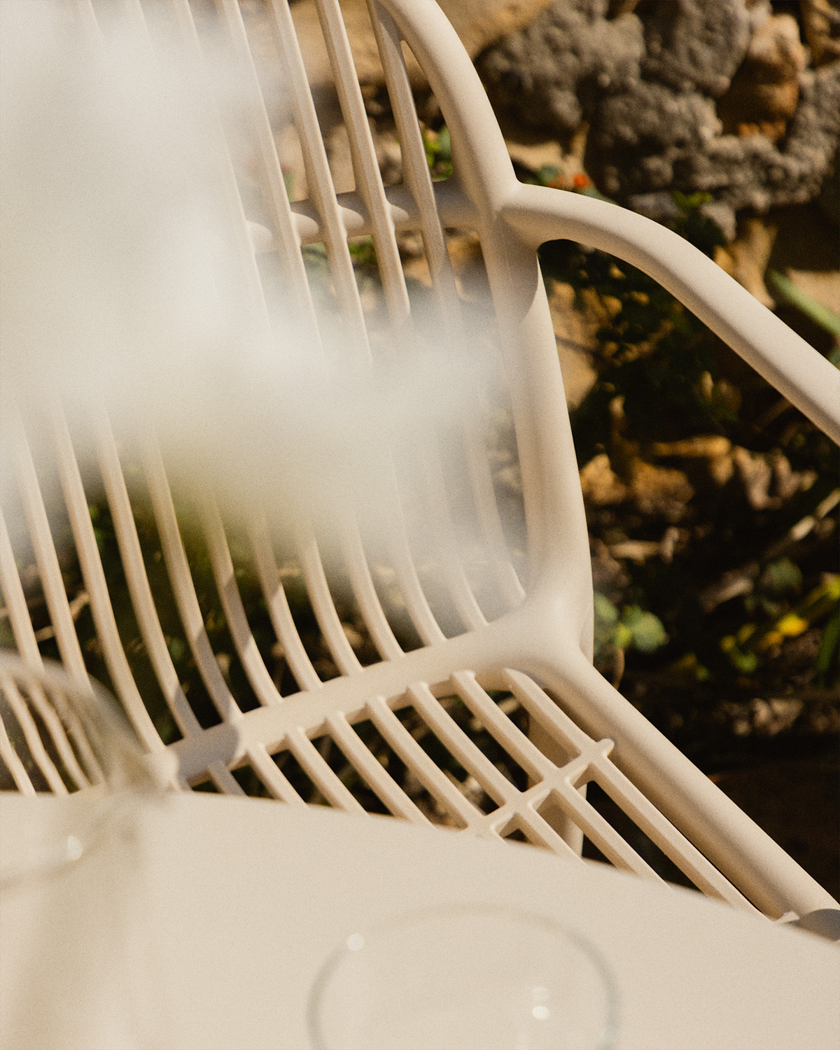 Pack of 4 Aisha Polypropylene Outdoor Chairs with Armrests, gallery image 3