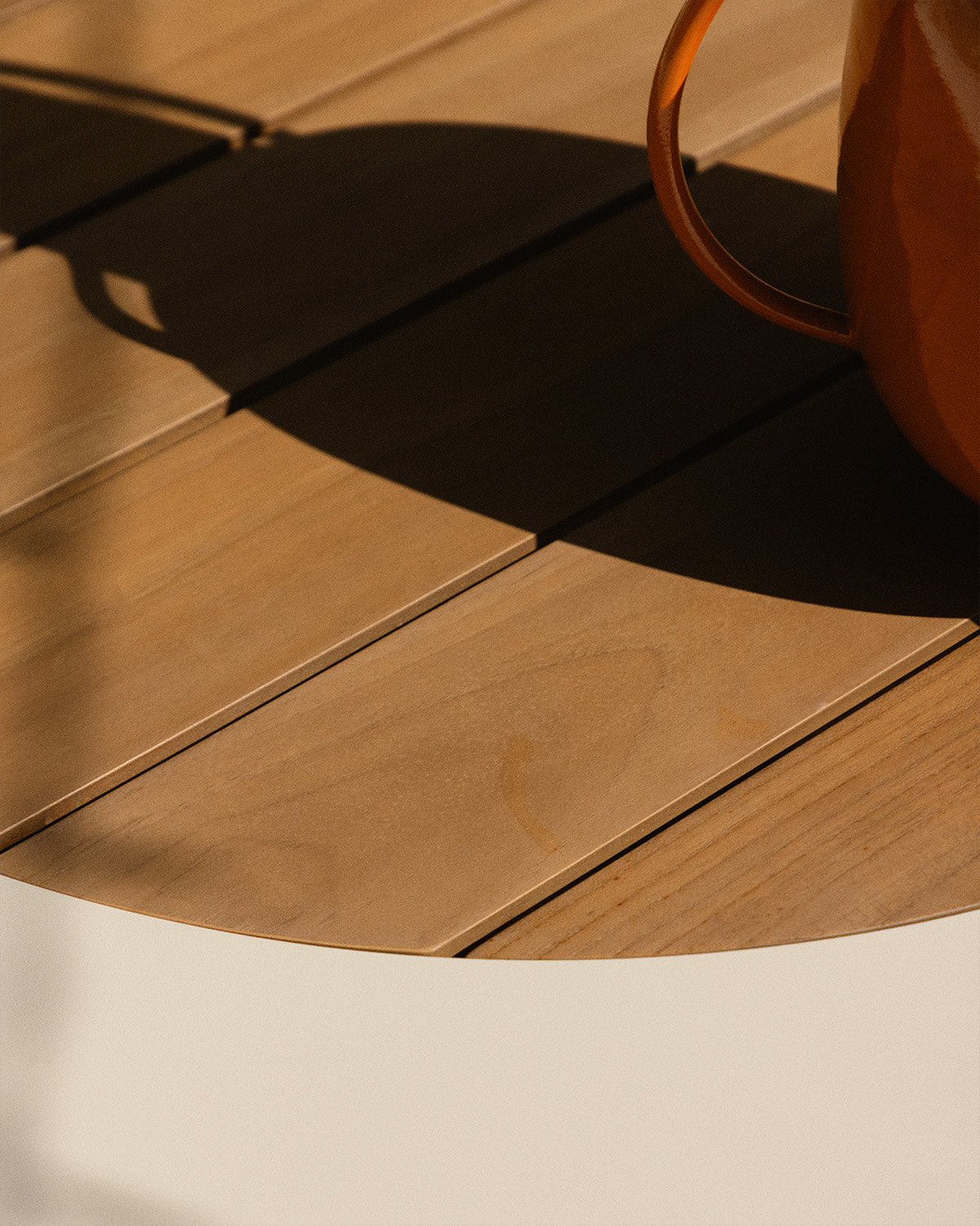 Lirae Round Metal Table Set (Ø110 cm) and 4 Aisha Polypropylene Chairs for Outdoor Use, gallery image 3