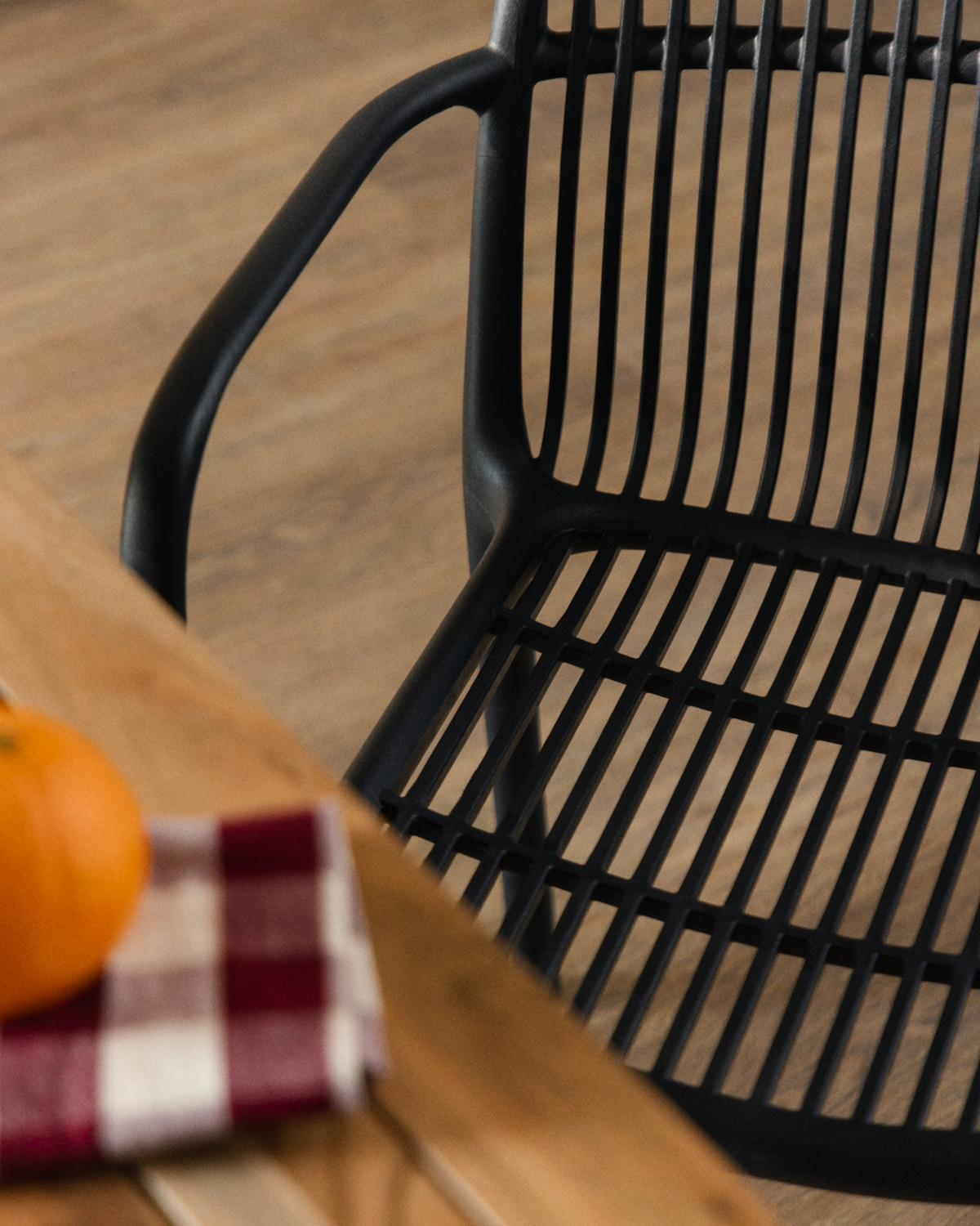 Polypropylene Dining Chair with Armrests Aisha, gallery image 3