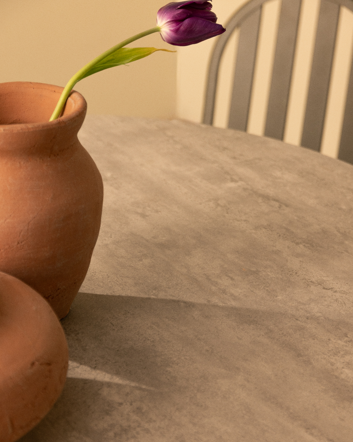 Round Dining Table in Metal and Tempered Glass (Ø120 cm) Llibet, gallery image 3