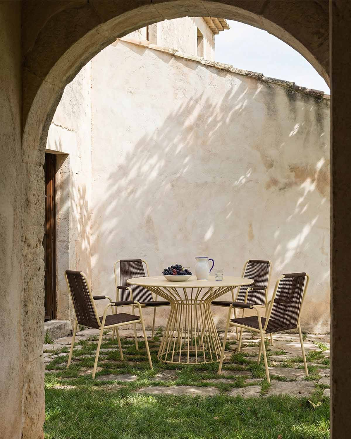 Round Table Set (Ø120 cm) Nouli and 4 Metal Armchairs Mayailer for Outdoor Use, gallery image 2