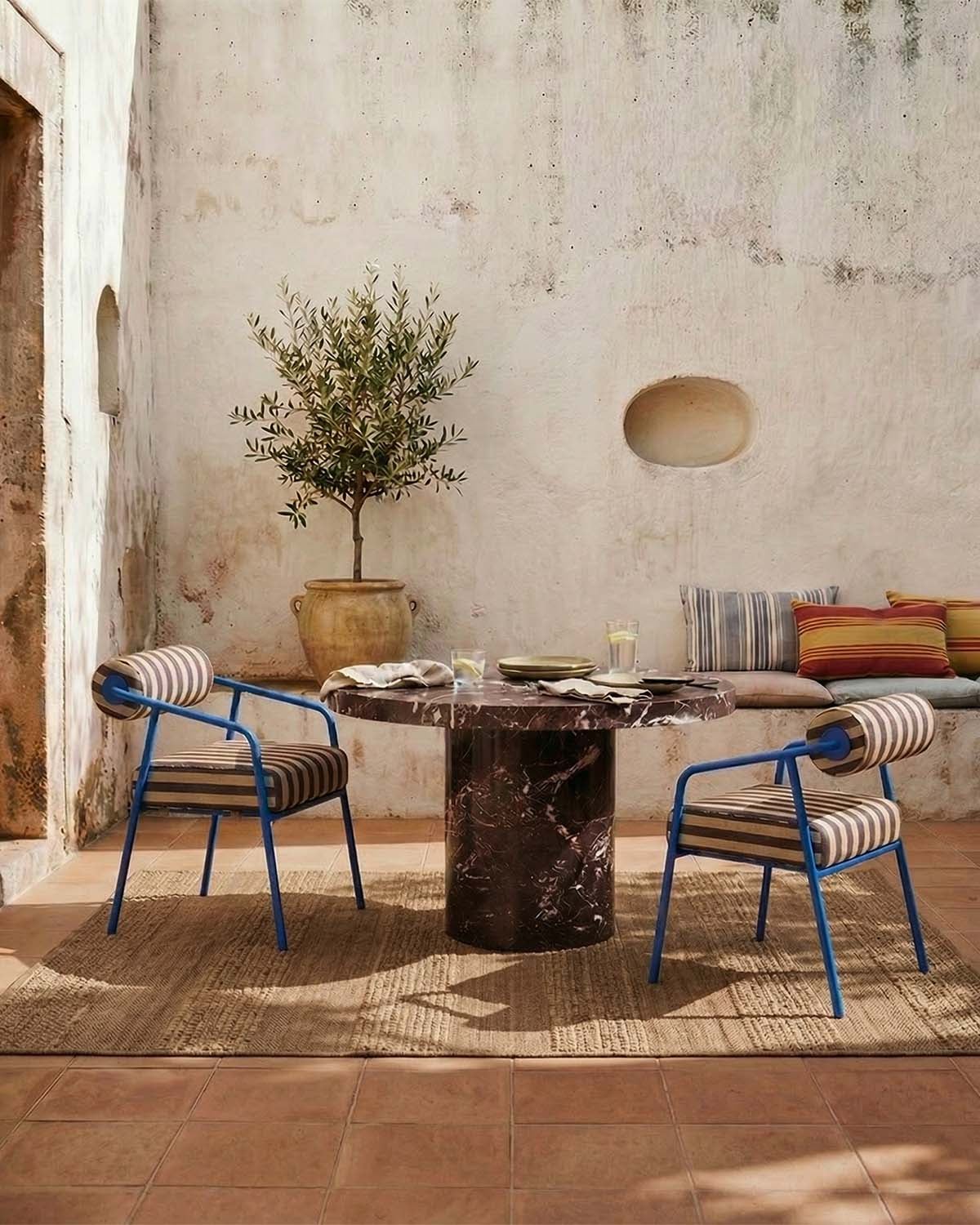Round Outdoor Concrete Table (Ø120 cm) Mathis, gallery image 2