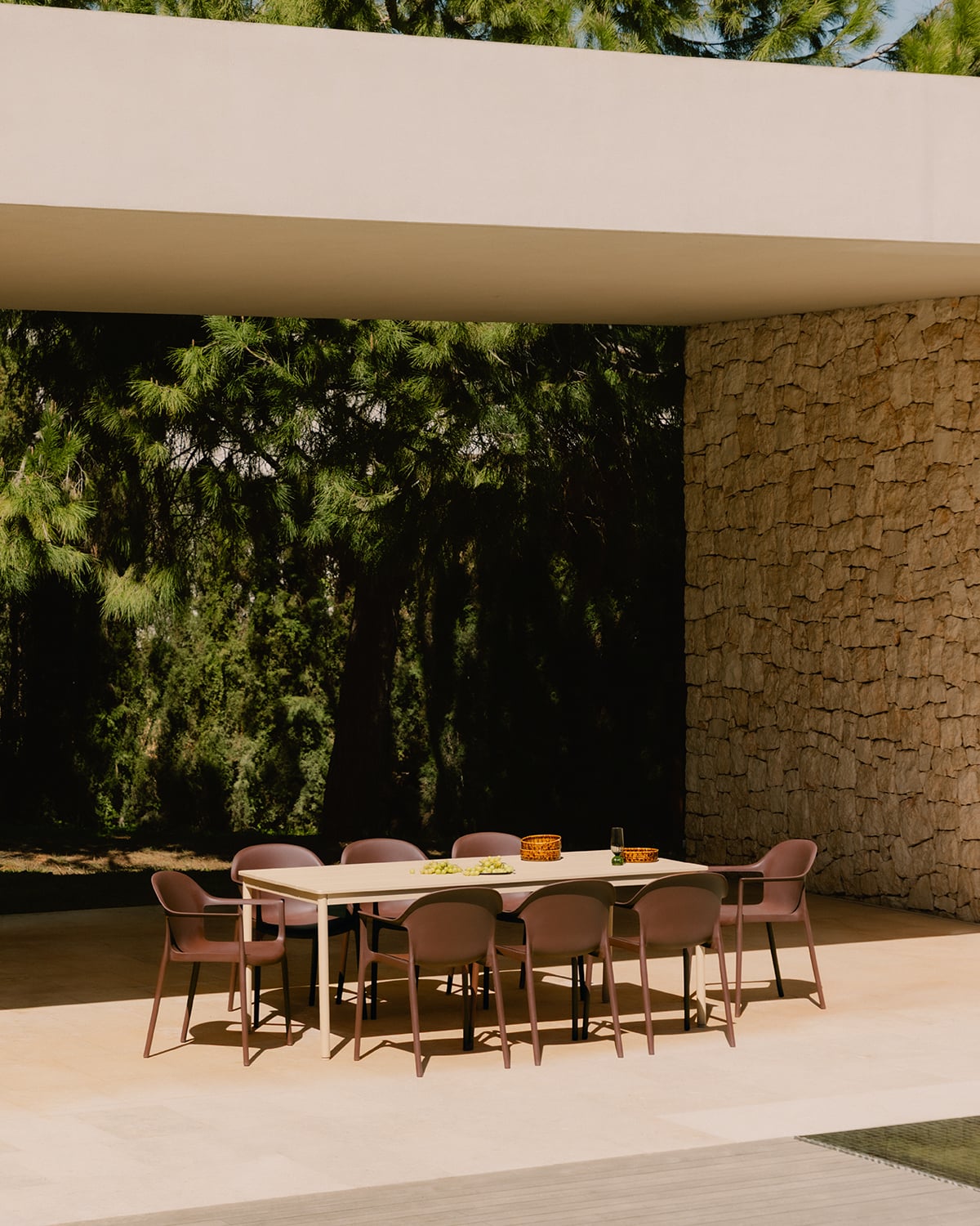 Rectangular Metal Table Set (200x90 cm) Dessie and 8 Outdoor Polypropylene Armchairs Juana, gallery image 2