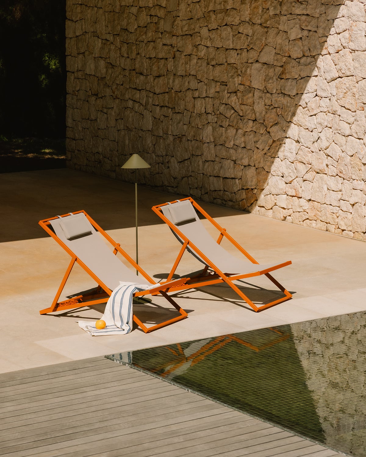 Pack of 2 Reclining Aluminum Hammocks with Rilas Cushion, gallery image 2