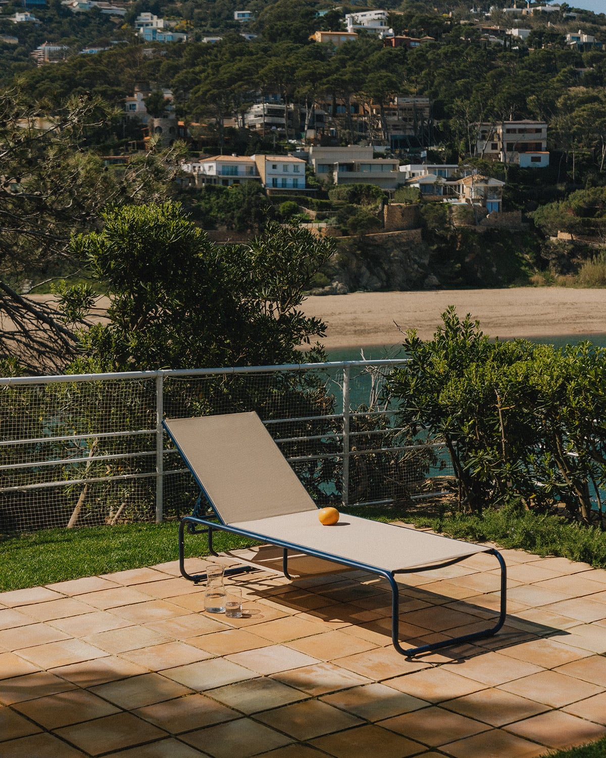 Reclining Metal and Fabric Sun Lounger Ohiane, gallery image 2