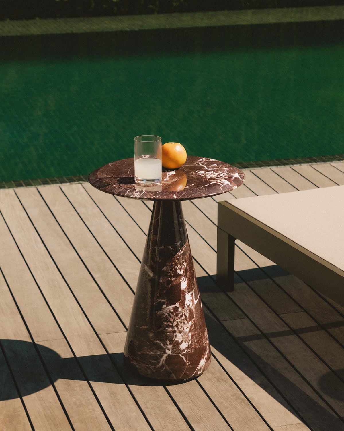 Round Outdoor Side Table in Concrete (Ø45 cm) Zuna, gallery image 2