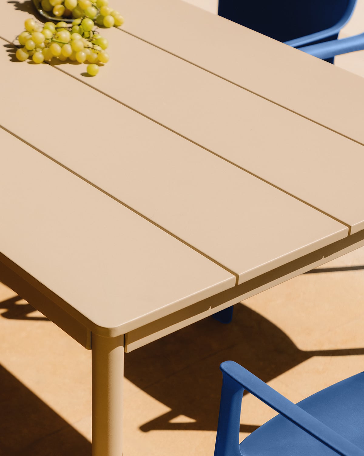 Rectangular Metal Table Set (200x90 cm) Dessie and 8 Outdoor Polypropylene Armchairs Juana, gallery image 3