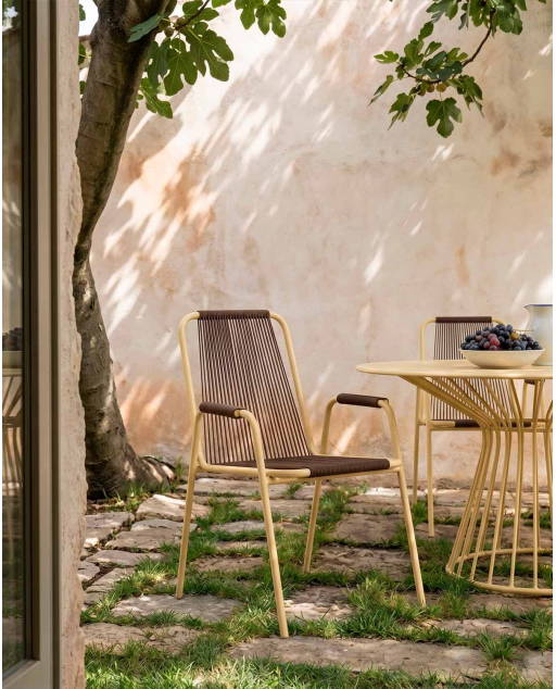 Outdoor chair with metal armrests and rope Mayailer