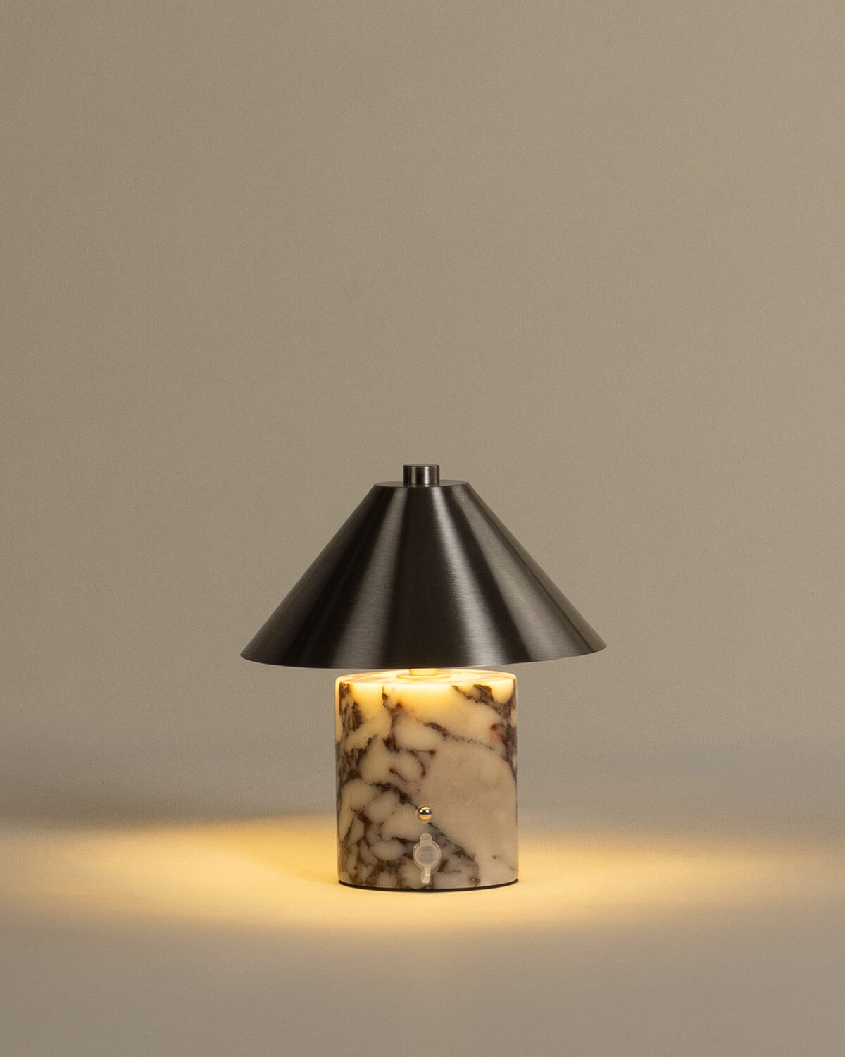 Outdoor Cordless LED Table Lamp in Marble and Metal Obely, gallery image 6