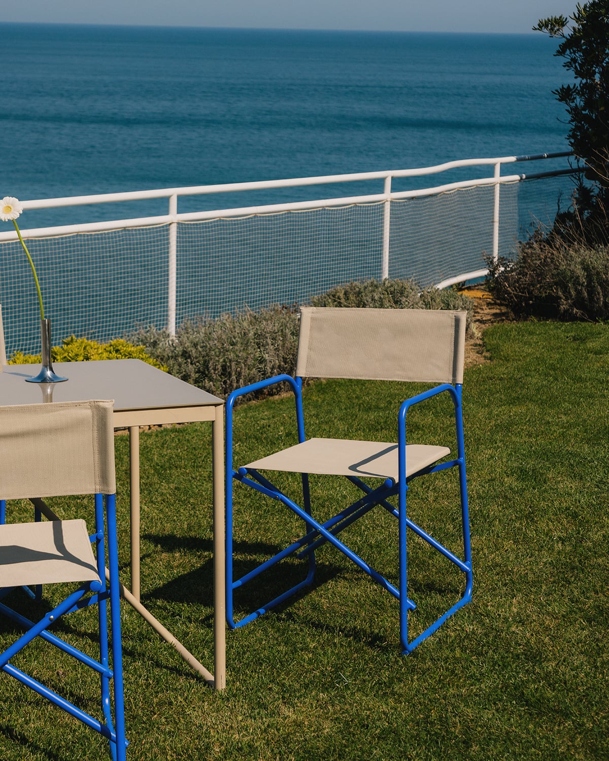 Pack 2 Folding Outdoor Chairs in Metal and Fabric Bowye, gallery image 2