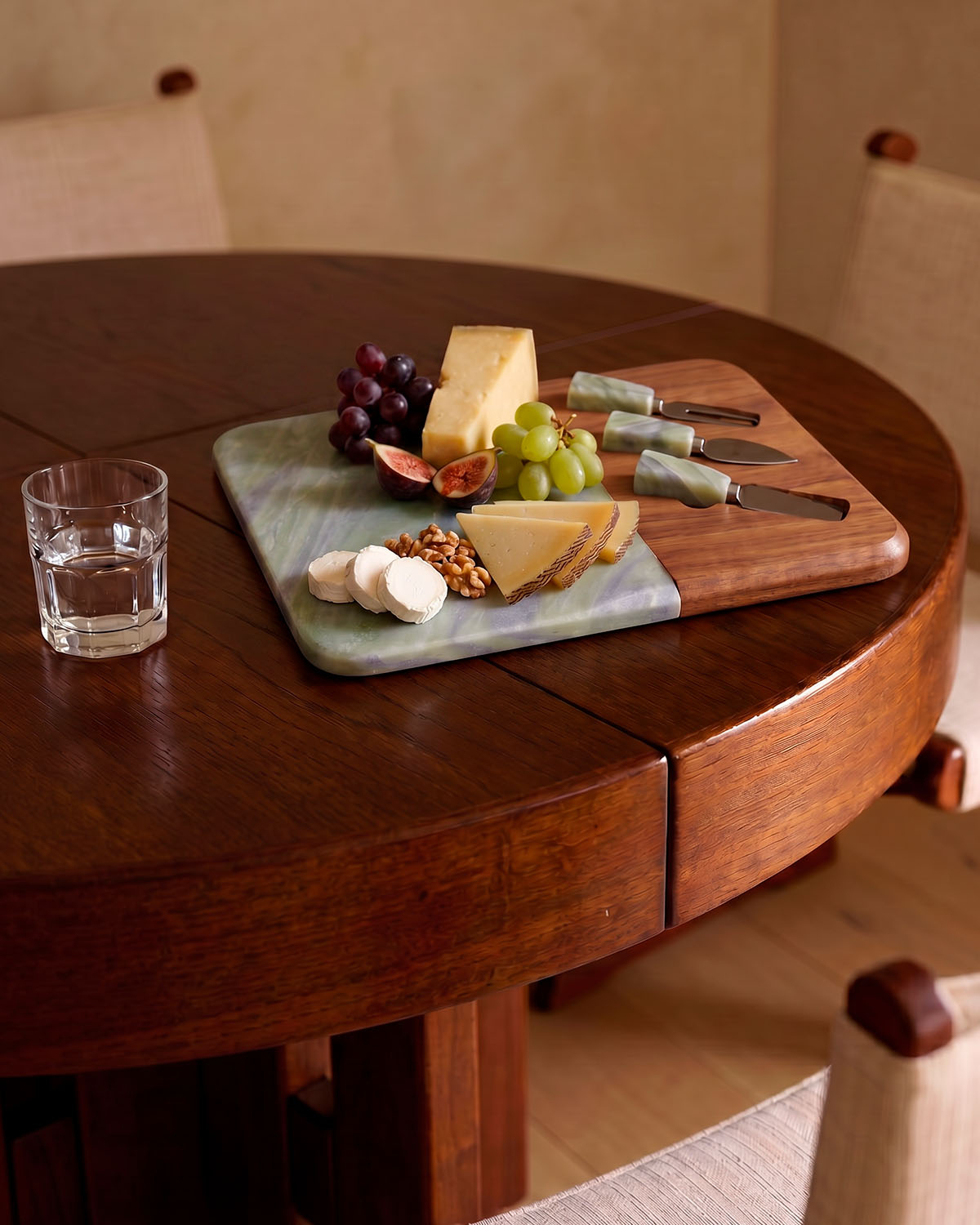 Marble and acacia wood cheese board set with 3 knives Serbal, gallery image 2