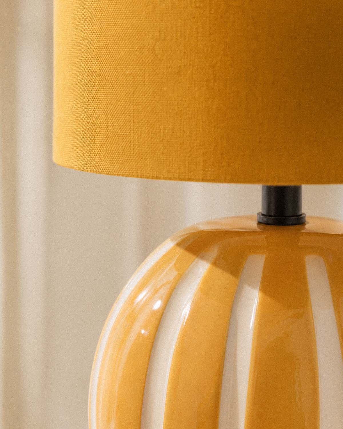 Ceramic Table Lamp Waylen, gallery image 3