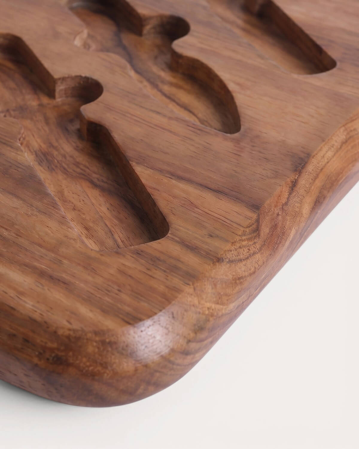 Marble and acacia wood cheese board set with 3 knives Serbal, gallery image 6