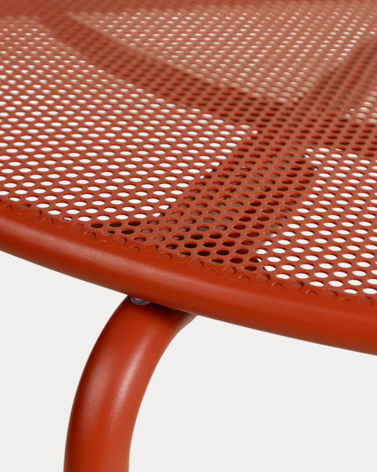 Outdoor round table Ø110 cm in metal Dorothea, gallery image 5