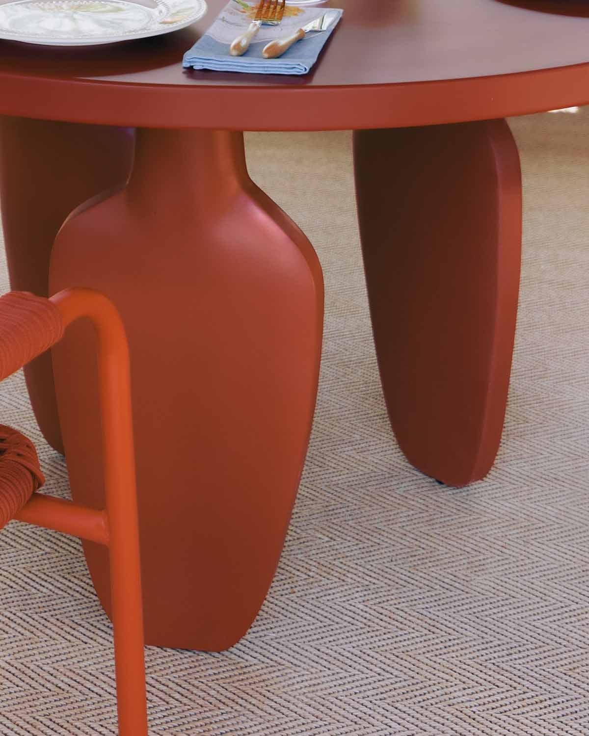 Round outdoor table Ø120 cm made of cement Ylena, gallery image 3