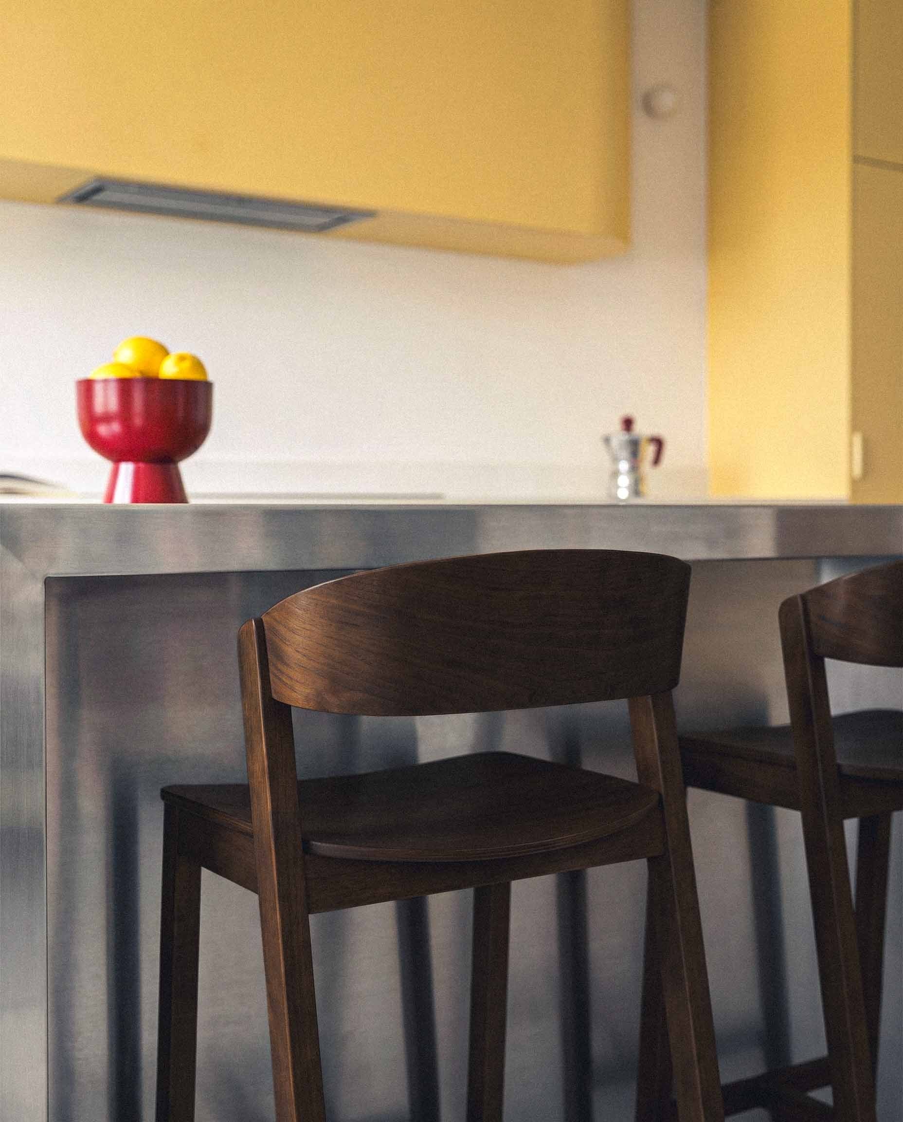 Pack of 2 oak wood bar stools Laly, gallery image 3