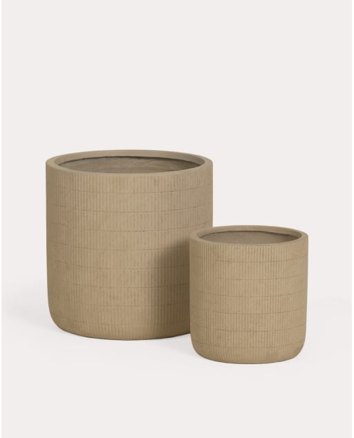 Set of 2 low cement planters Potos