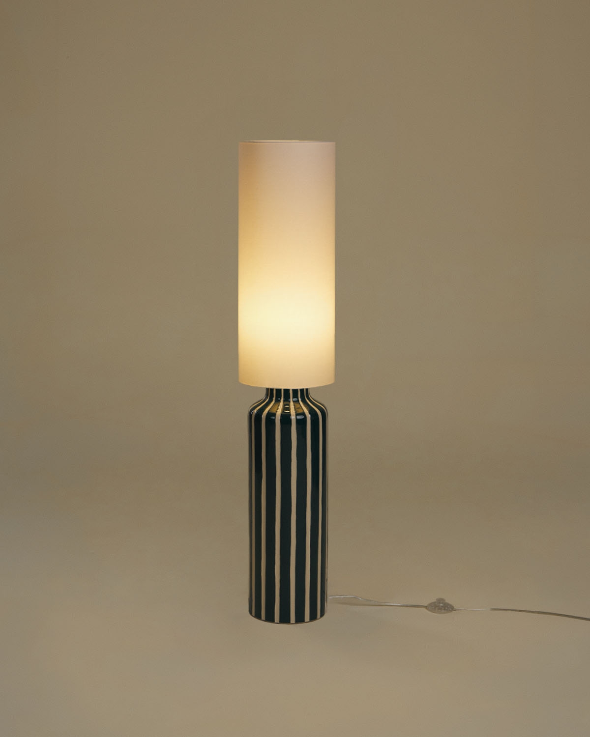 Ceramic floor lamp Inhar, gallery image 2