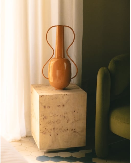 Metal vase Zyron