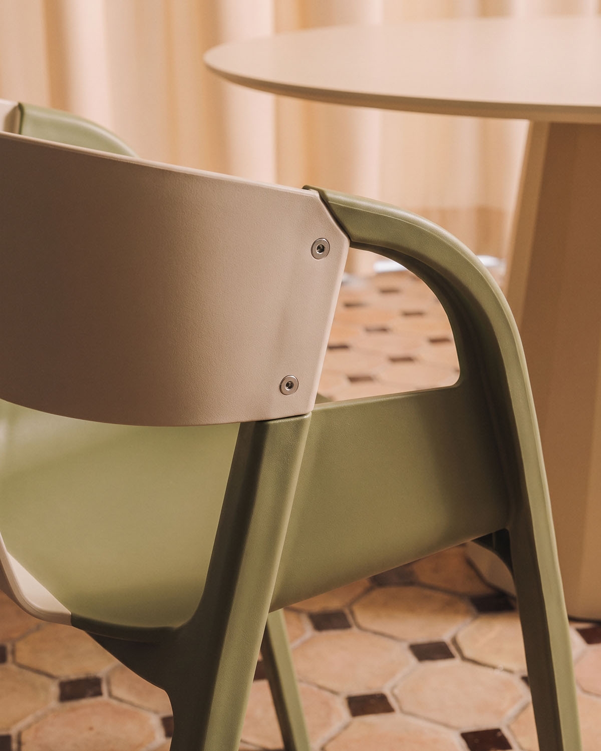 Pack of 2 polypropylene dining chairs Barrax, gallery image 3