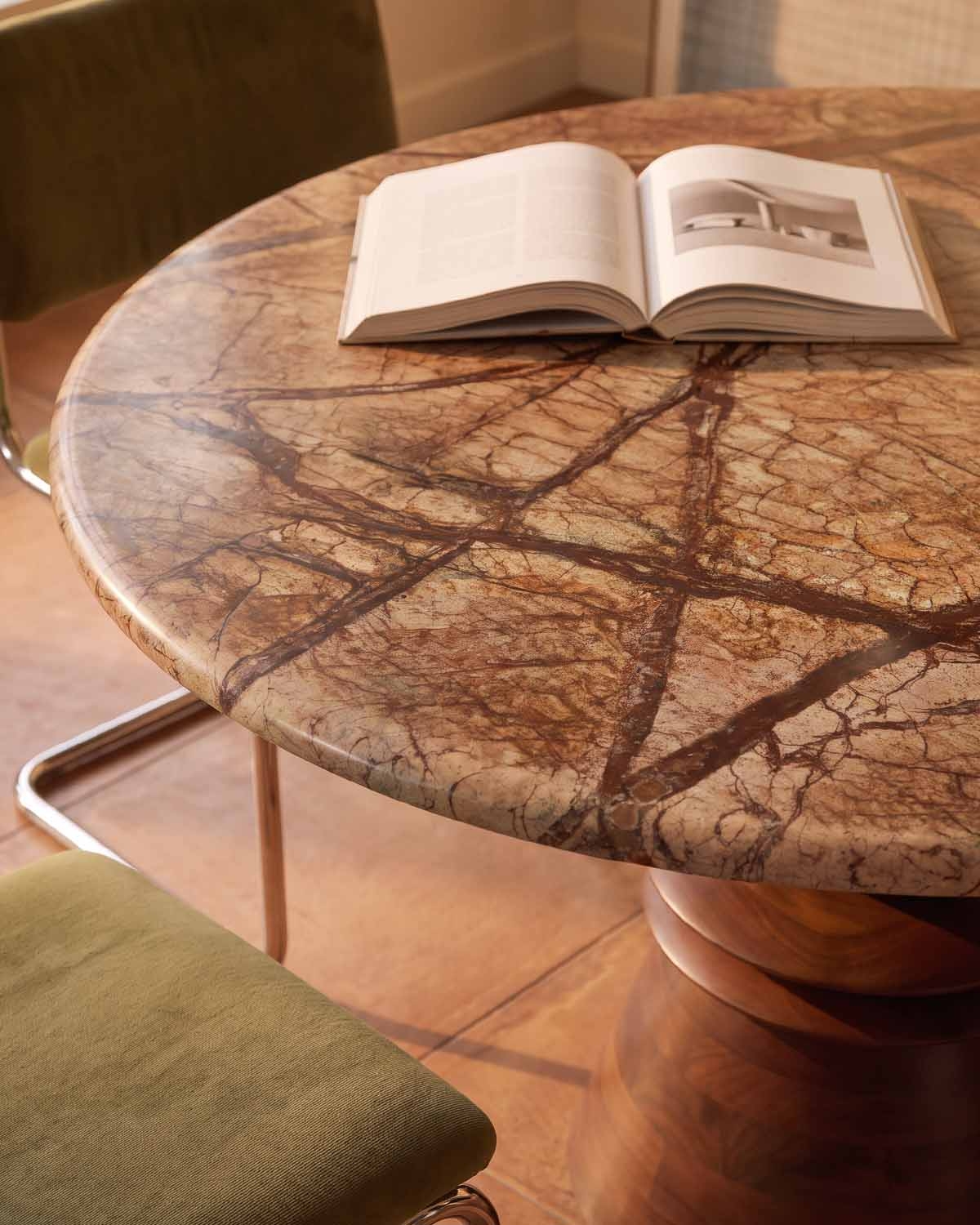 Round dining table Ø120 cm made of marble and mango wood Erato, gallery image 3