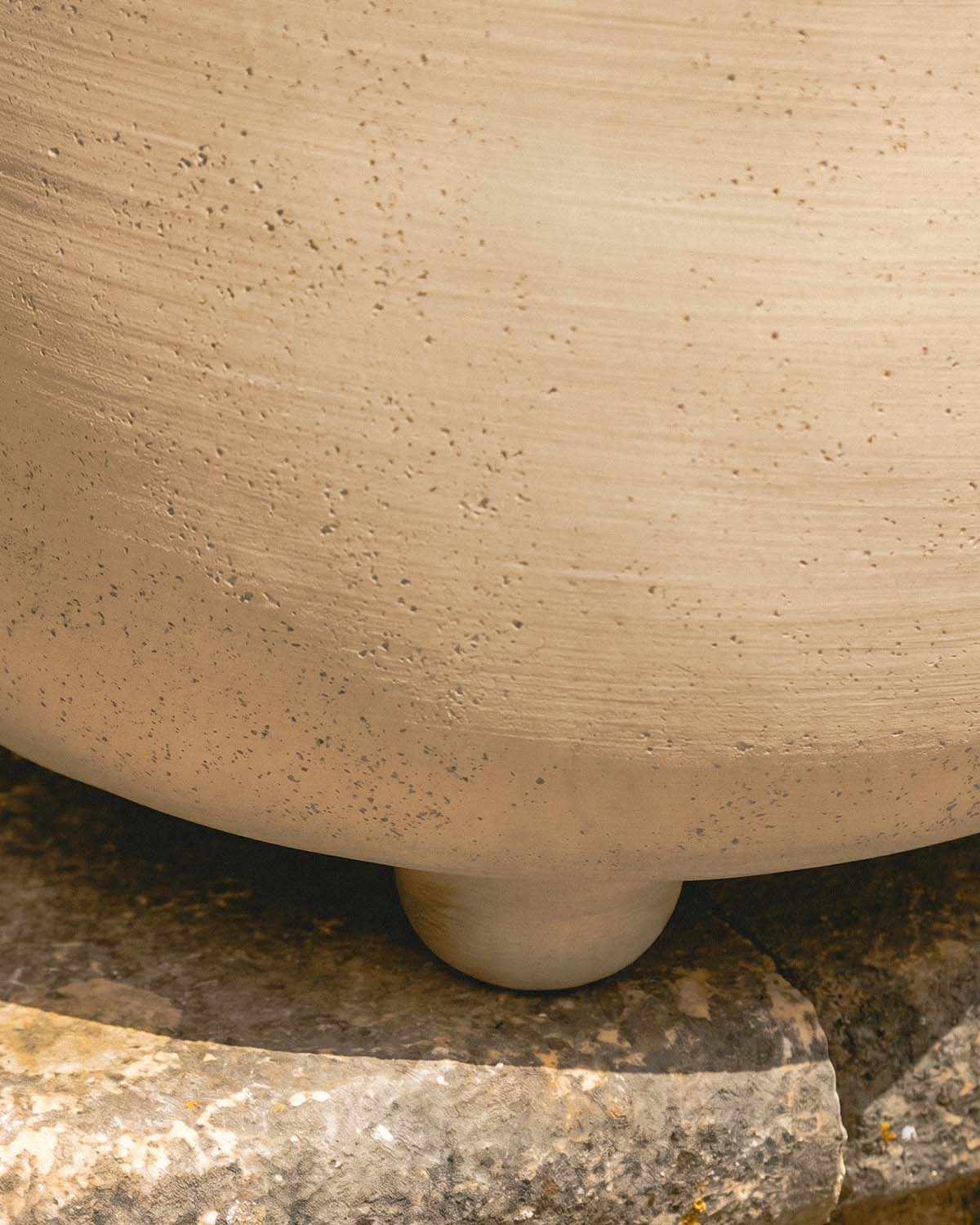 Round cement planter Petunia, gallery image 3