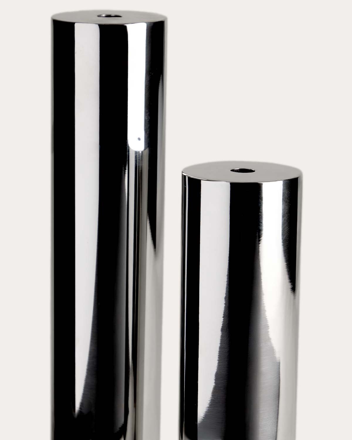 Set of 2 Metal Vases Narlan, gallery image 8